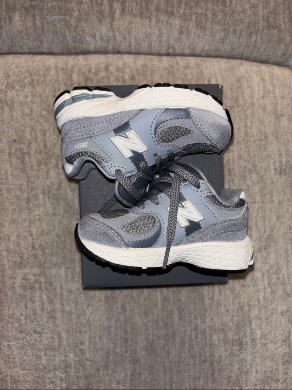 New Balance Kids' Gray and White Sneakers - Size 5